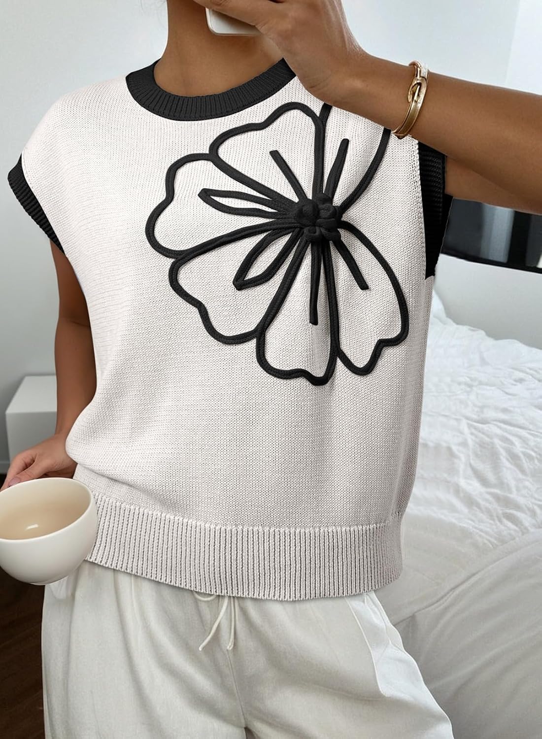Women's Floral Applique Cap Sleeve Knit Top Women's Floral Applique Cap Sleeve Knit Top