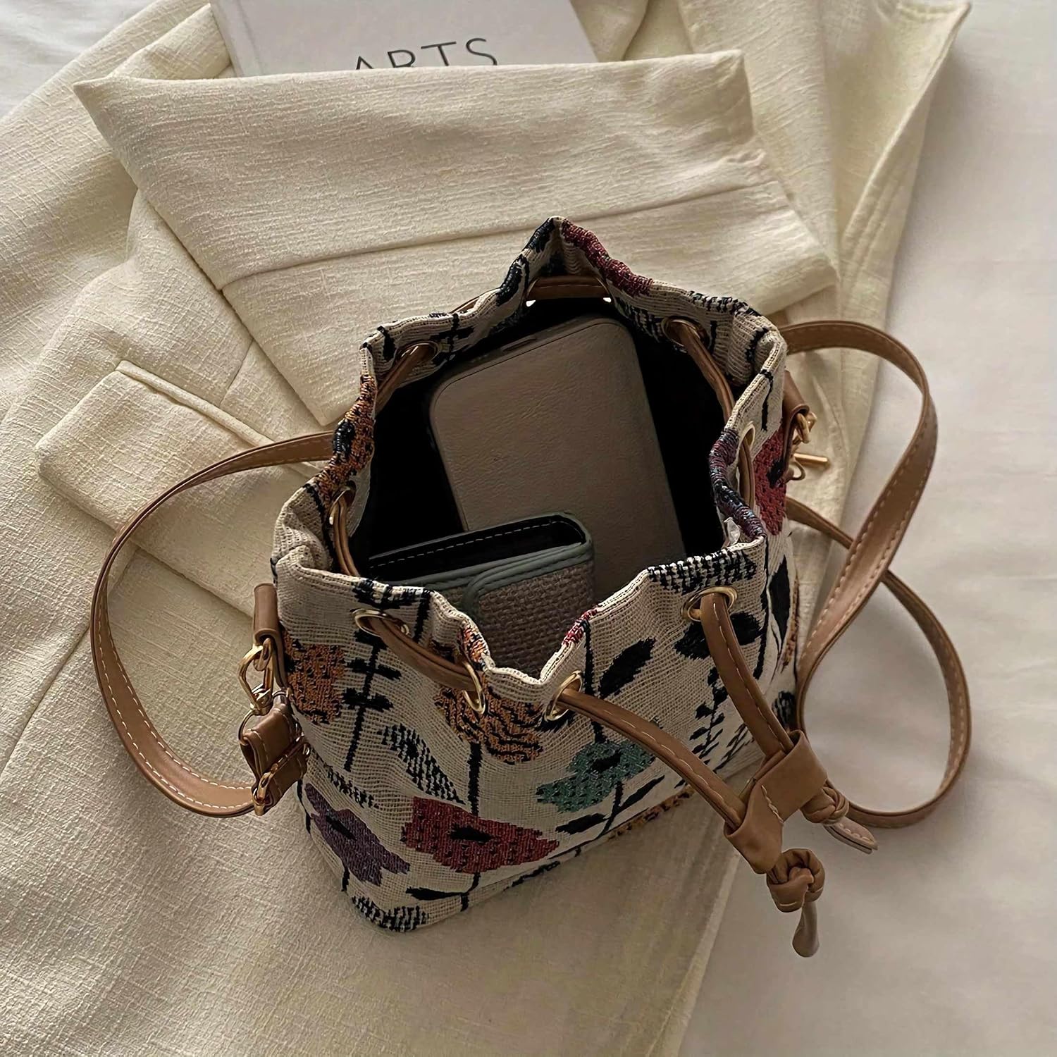 Women's Floral Embroidery Canvas Tote Bag Beige Women's Floral Embroidery Canvas Tote Bag Beige