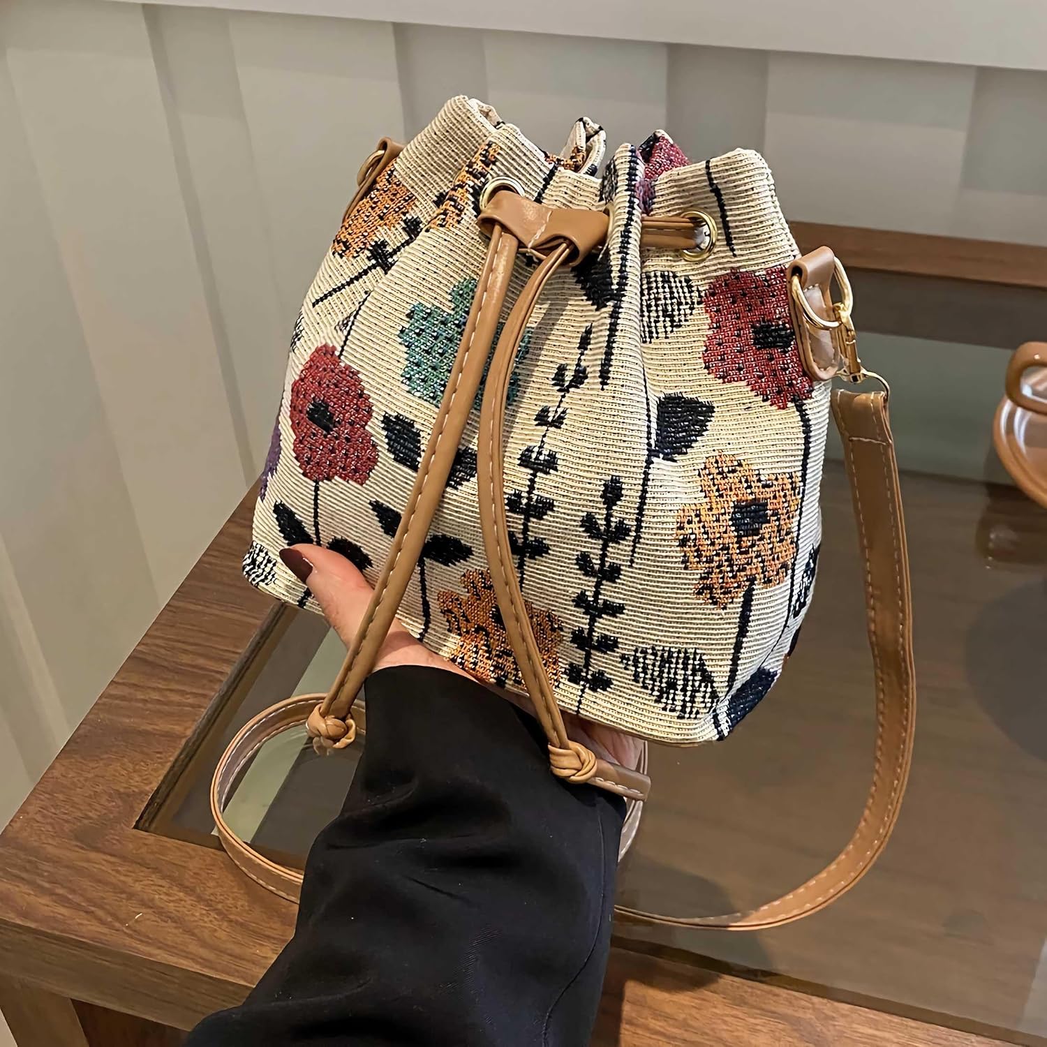 Women's Floral Embroidery Canvas Tote Bag Beige