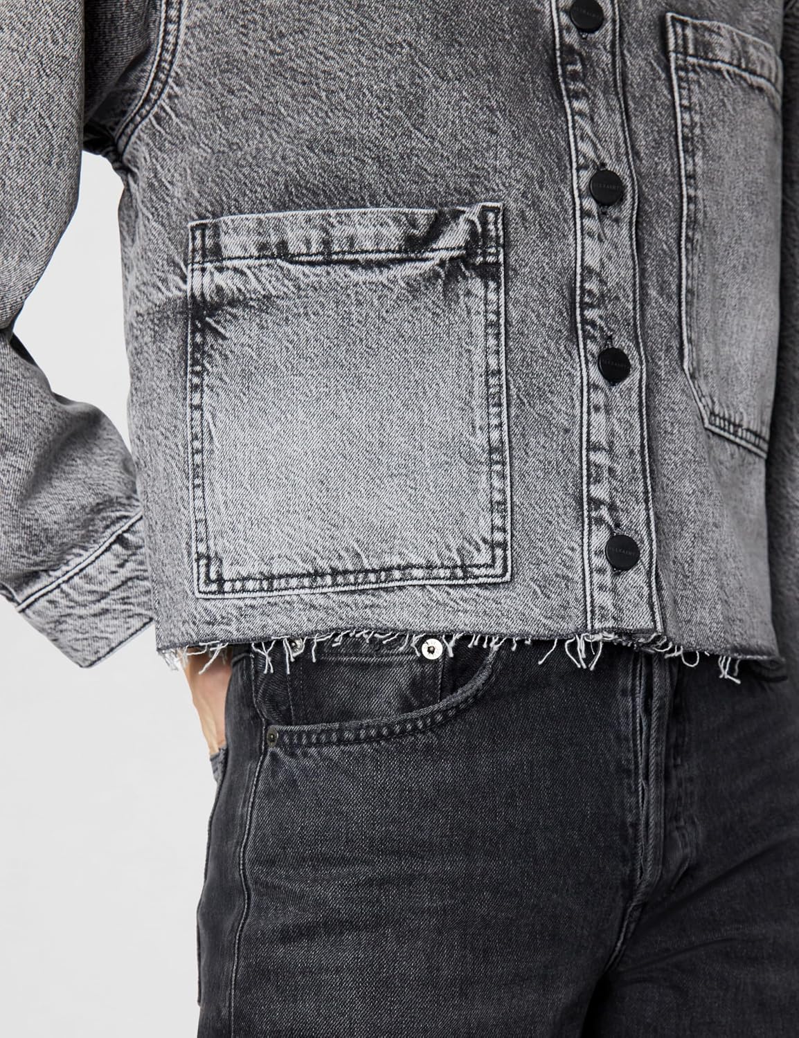 Women's Oversized Denim Shacket Acid Wash Frayed Hem Women's Oversized Denim Shacket Acid Wash Frayed Hem