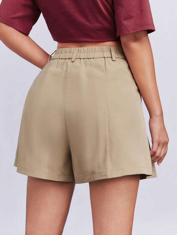 Schlichte Sportshorts mit weitem Bein