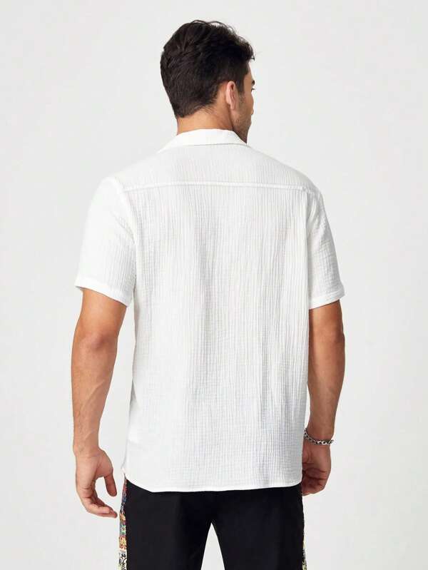 Einfarbiges hawaiianisches Button-Down-Hemd für Herren Einfarbiges hawaiianisches Button-Down-Hemd für Herren