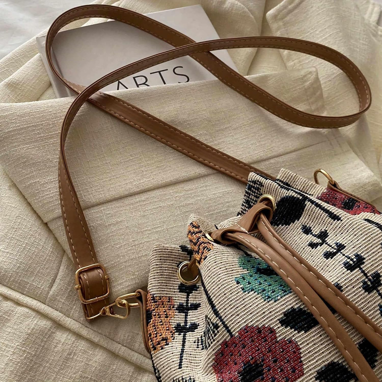 Women's Floral Embroidery Canvas Tote Bag Beige Women's Floral Embroidery Canvas Tote Bag Beige