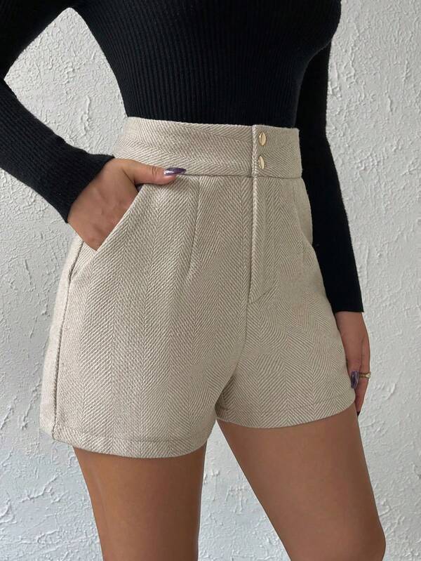 Shorts mit schrägen Taschen