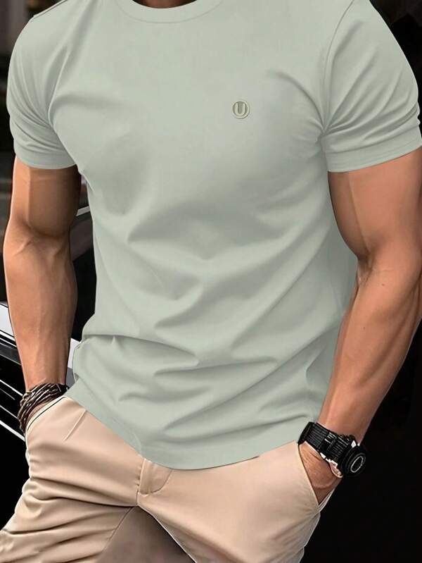 Einfarbiges Herren-T-Shirt mit Rundhalsausschnitt und kurzen Ärmeln, Sommermode