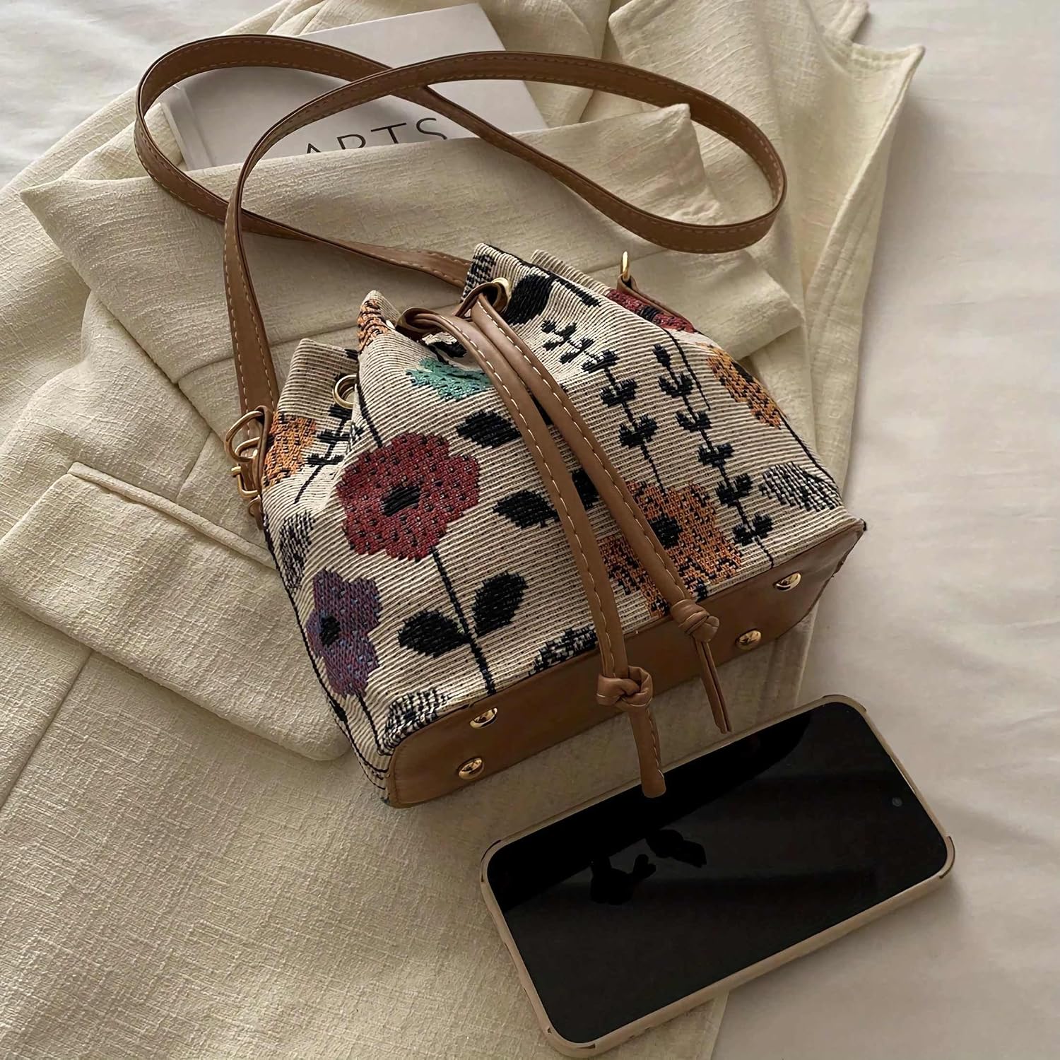 Women's Floral Embroidery Canvas Tote Bag Beige Women's Floral Embroidery Canvas Tote Bag Beige