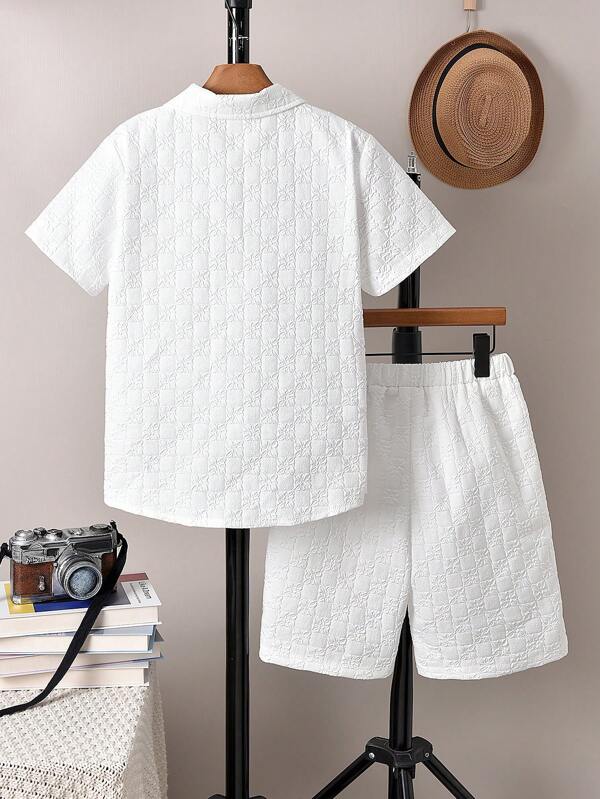 Lässiges zweiteiliges Urlaubsset aus kurzärmeligem Hemd und Shorts aus 3D-geprägtem Stoff für Jungen (T-Shirt nicht im Lieferumfang enthalten), geeignet für Pendler, Schule, tägliche Freizeit, Ausflüge, Strandreisen, Frühlings- und Sommerferien