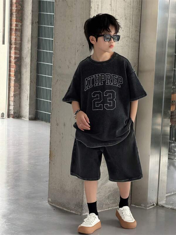 Zweiteiliges Set für Jungen aus T-Shirt und Shorts mit Schneeflocken-Print