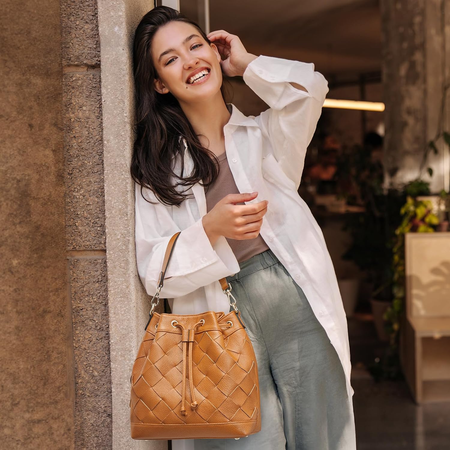 Women's Woven Leather Bucket Tote Bag Brown